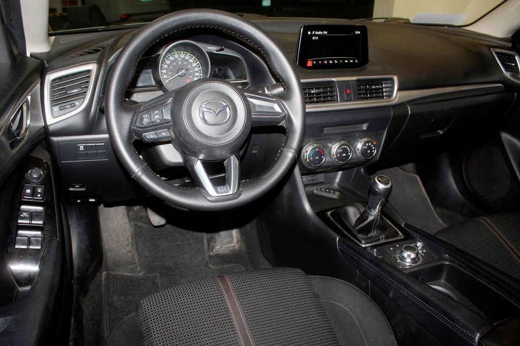 2018 Mazda Mazda 3 4p Sedán i Touring L4/2.5 Man